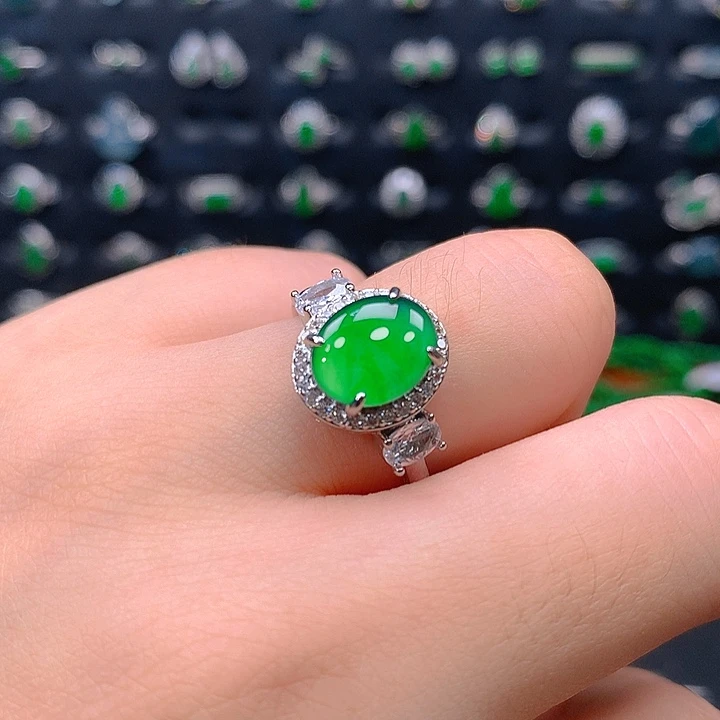 翡翠未镶嵌颈饰戒指