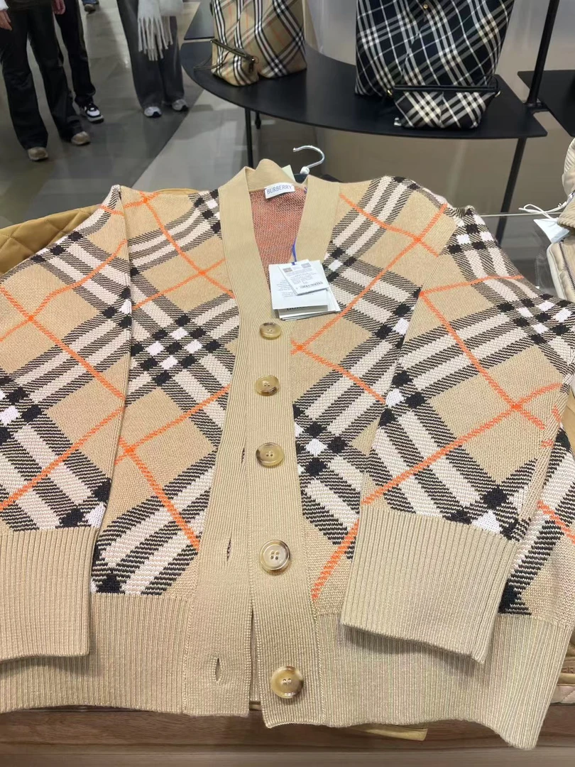 未使用 BURBERRY/博柏利 女款长袖针织时尚羊绒条纹格子格纹