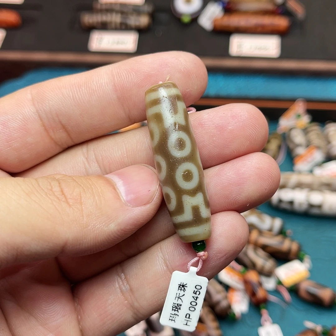 小***在玛瑙/玉髓未镶嵌珠宝半成品