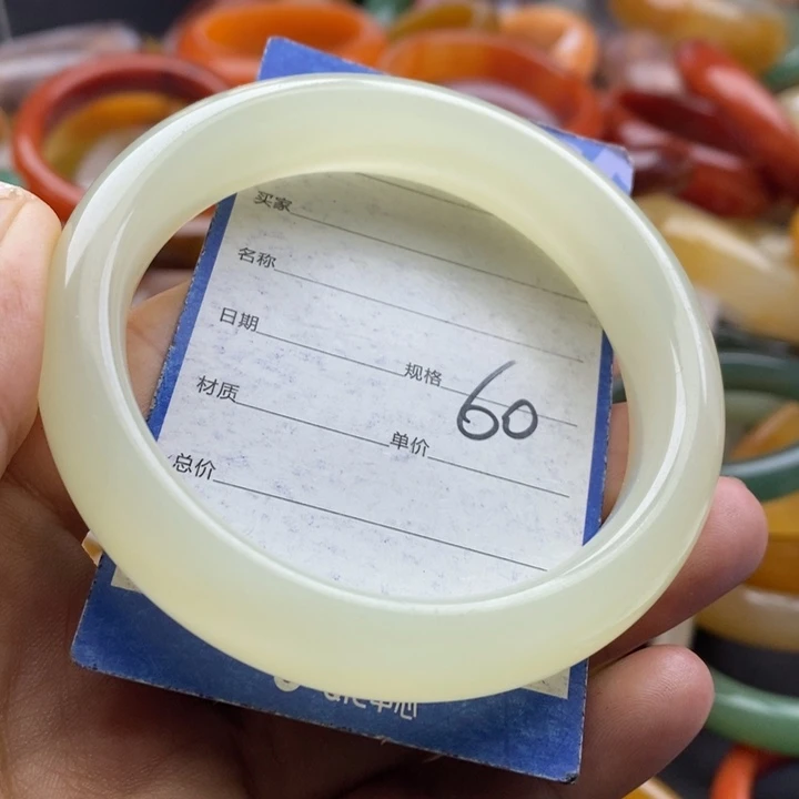 石英质玉手镯未镶嵌