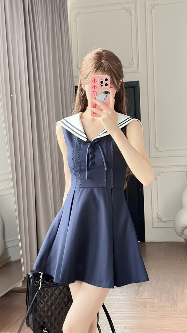 小小仟初访六本木海军领木耳边无袖小个子短款连衣裙米白&藏青