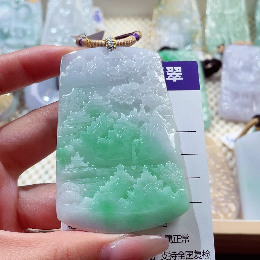 翡翠未镶嵌颈饰山水