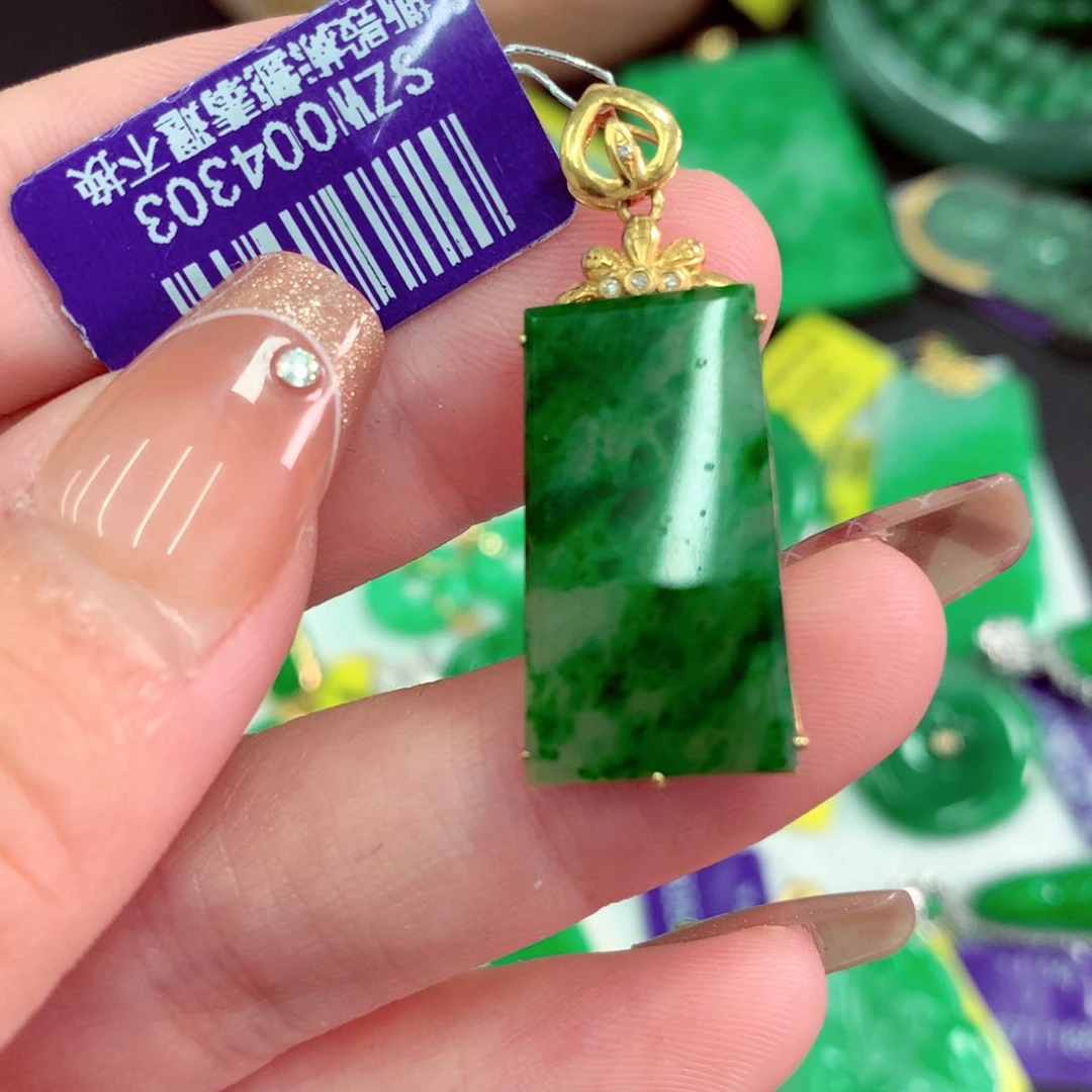 吊坠(不含链)未镶嵌翡翠