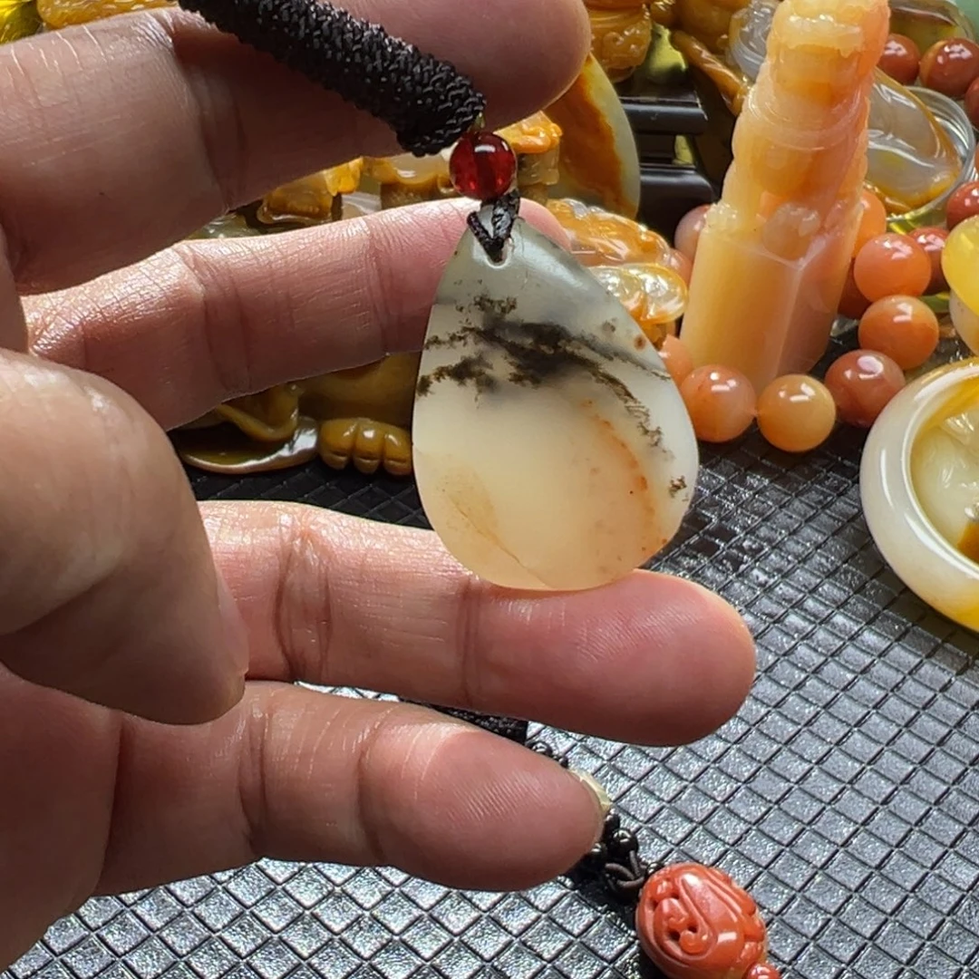 石英质玉未镶嵌颈饰