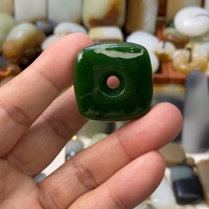 和田玉（碧玉）未镶嵌颈饰