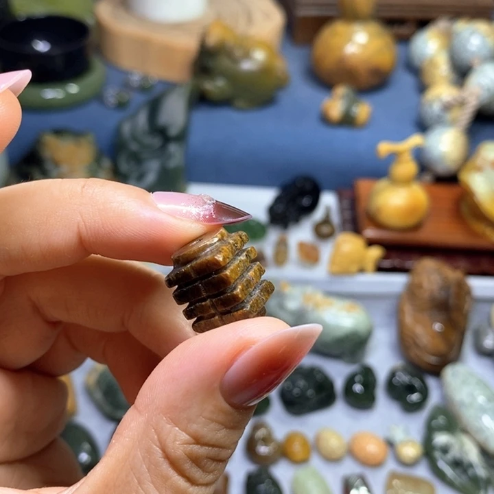 未镶嵌岫岩河磨玉（透闪石质玉）挂件