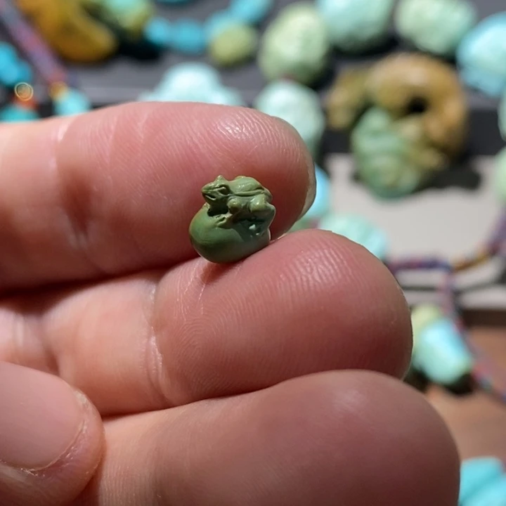 绿松石未镶嵌颈饰