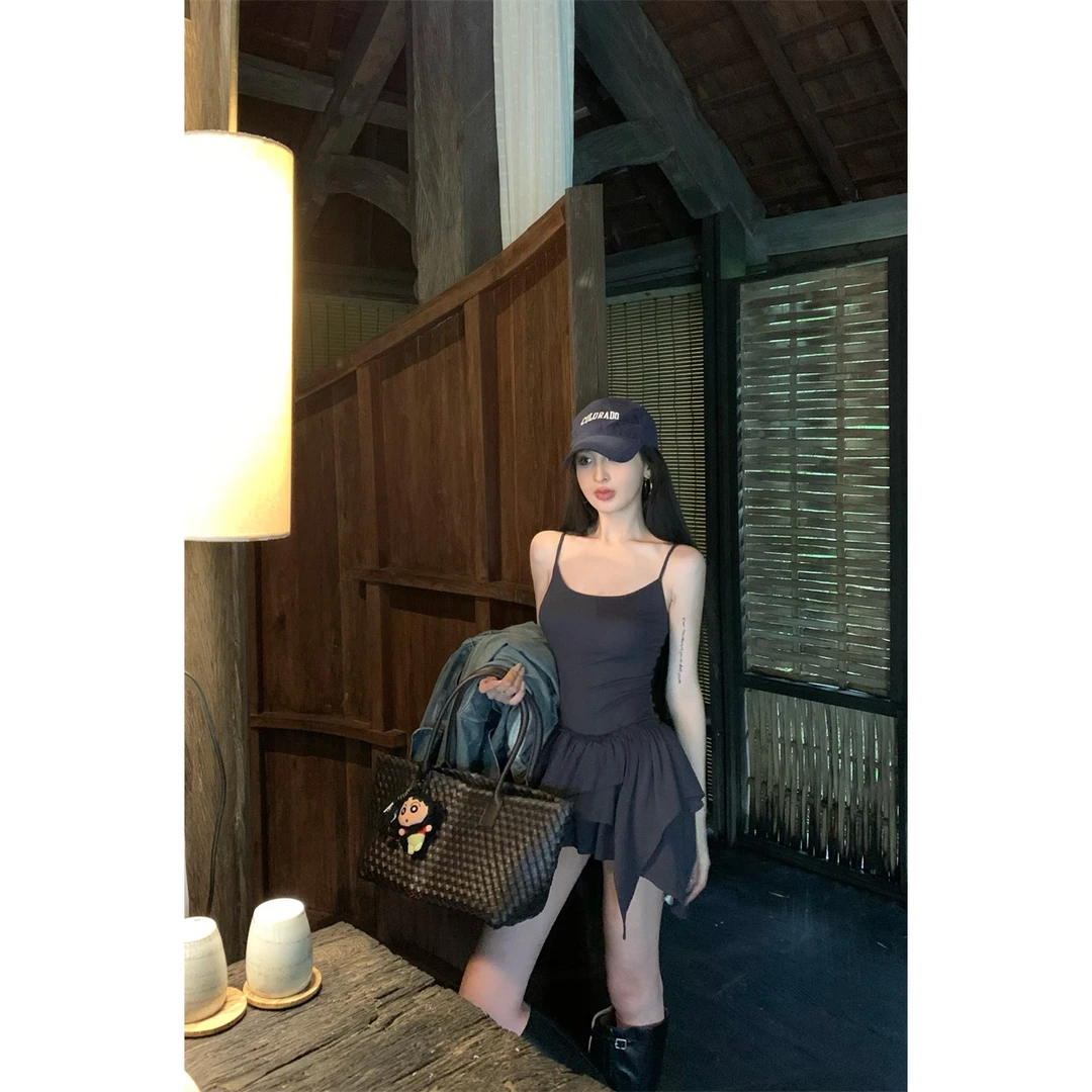 时髦复古气质设计感辣妹吊带连衣裙