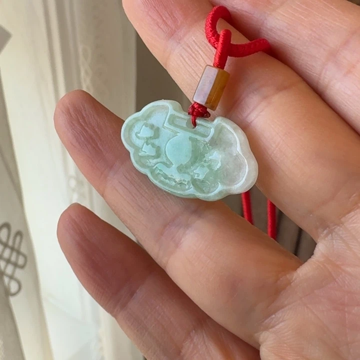 翡翠未镶嵌颈饰平安