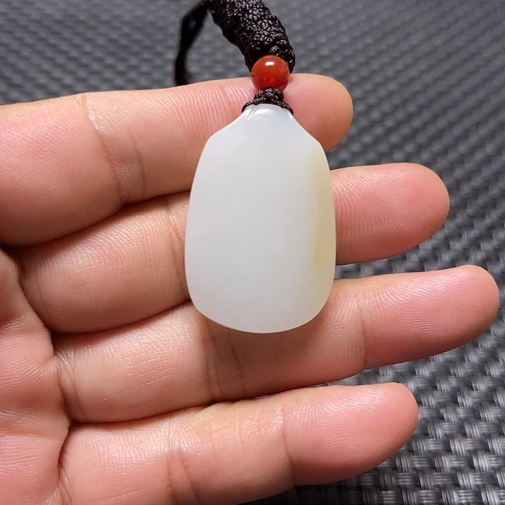 颈饰未镶嵌和田玉（糖玉）