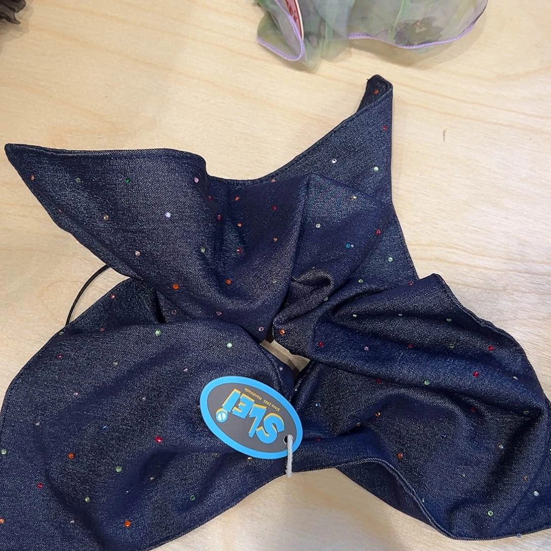 无非金属深色牛仔烫钻方巾