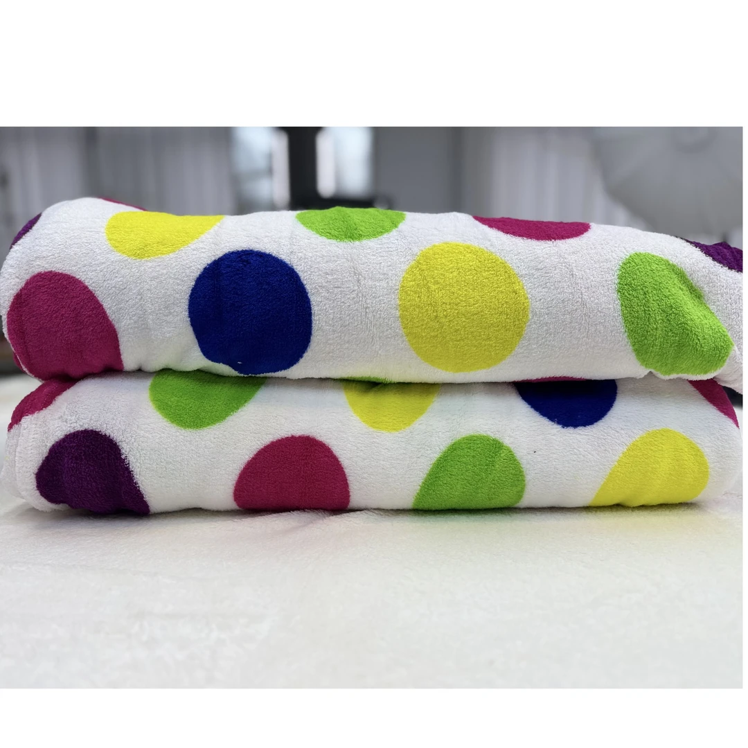 白底彩点加厚午睡毯珊瑚绒便携毛毯经典英伦格子毯旅游沙发毯