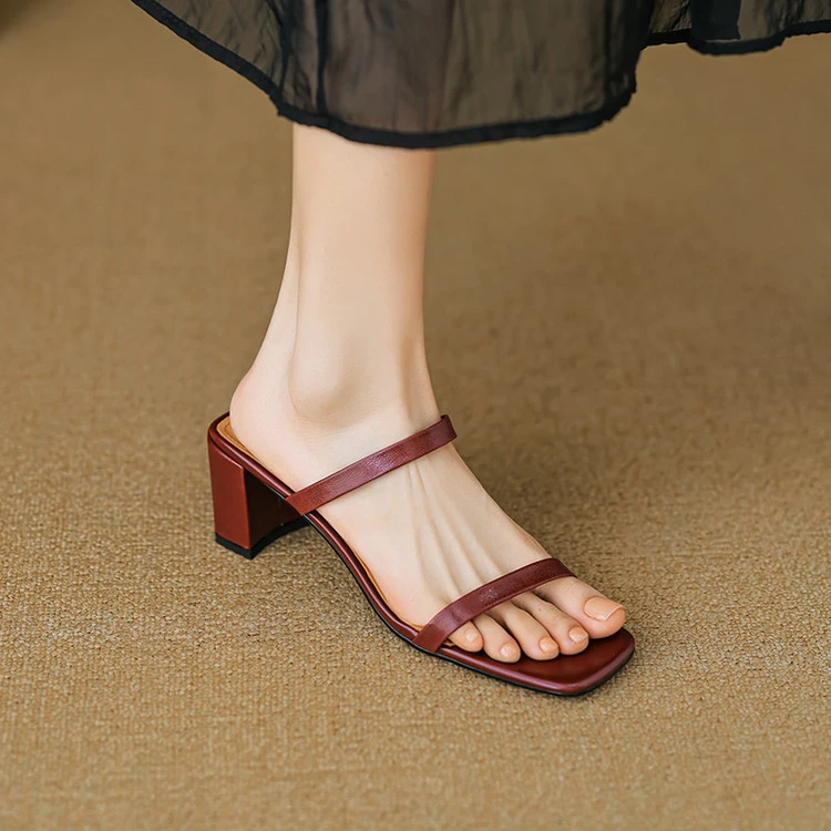 法式真皮方头中粗跟露趾一字拖鞋女2025夏季新款百搭外穿凉拖鞋女