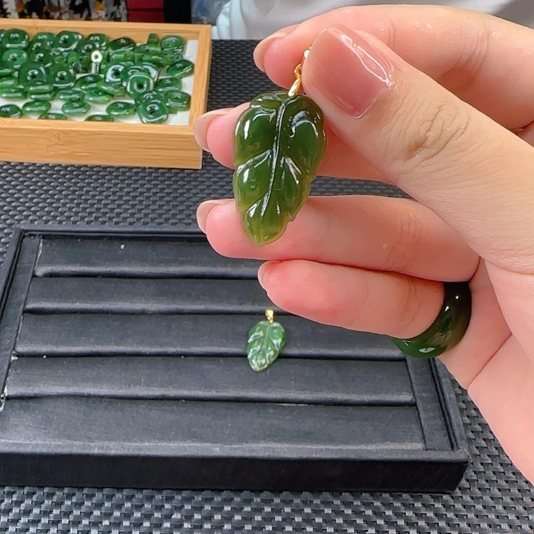 和田玉银S925镶嵌颈饰碧玉叶子吊坠发其一