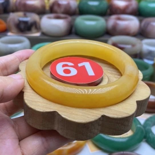 未镶嵌手镯石英质玉