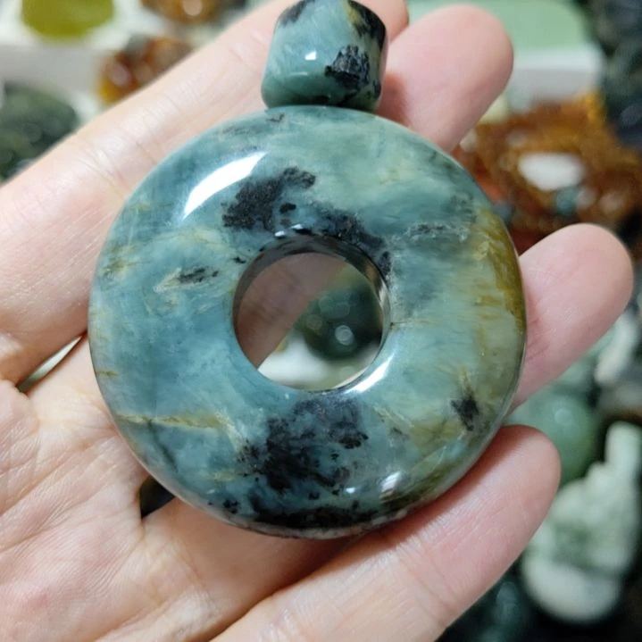 岫玉未镶嵌微瑕平安扣