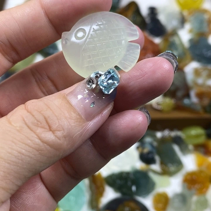 未镶嵌蛇纹石玉吊坠