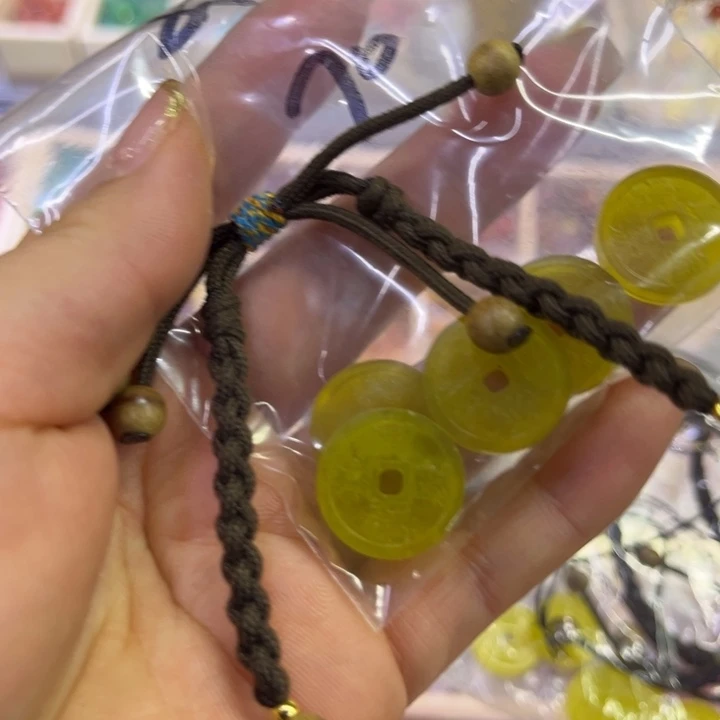 蛇纹石玉吊坠合金小****妹