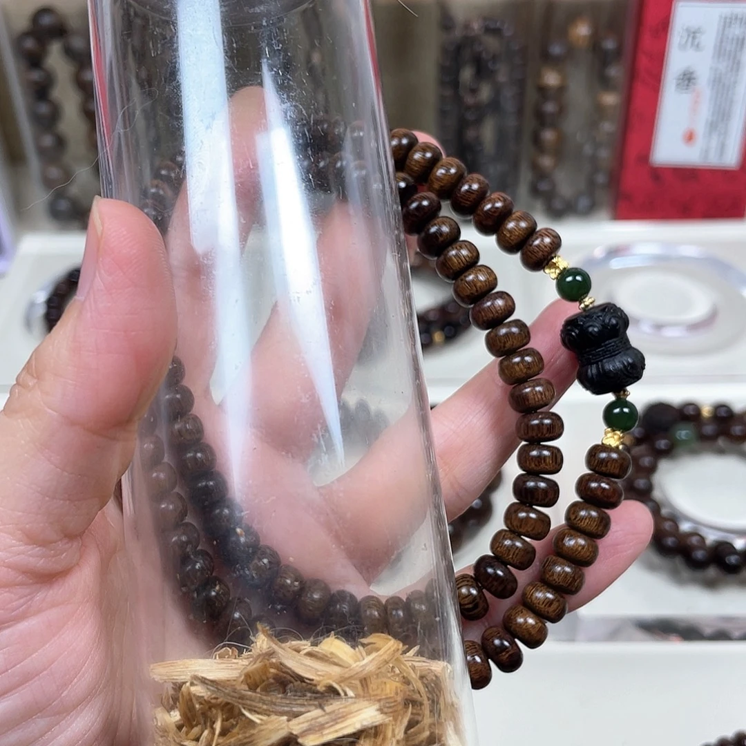 鸿***品沉香沉香碎屑+越南芽庄黄奇楠留疤料0.8