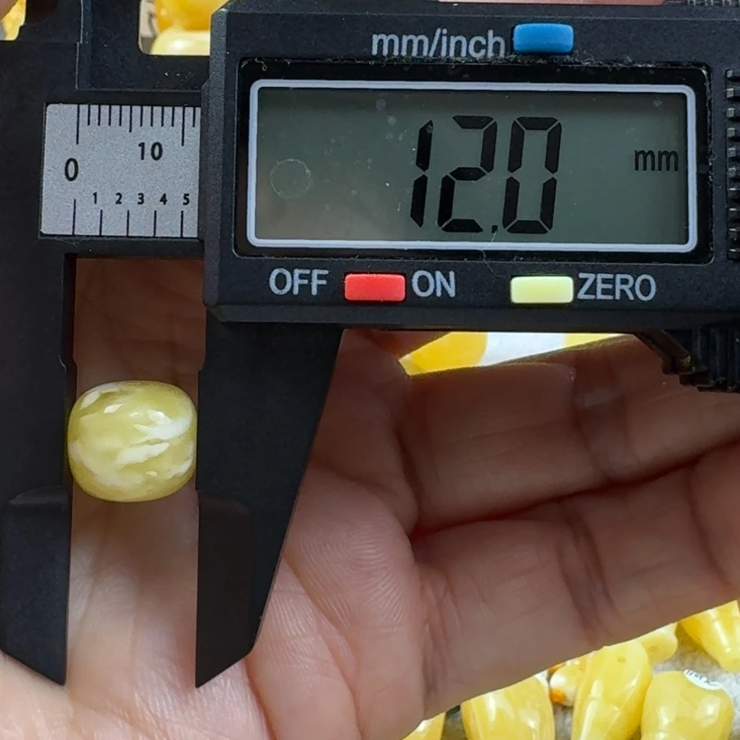 大***剑蜜蜡未镶嵌裸石58