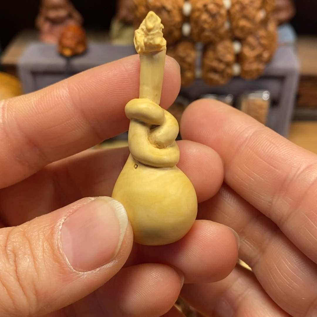 潍坊核雕桃核雕刻蛇