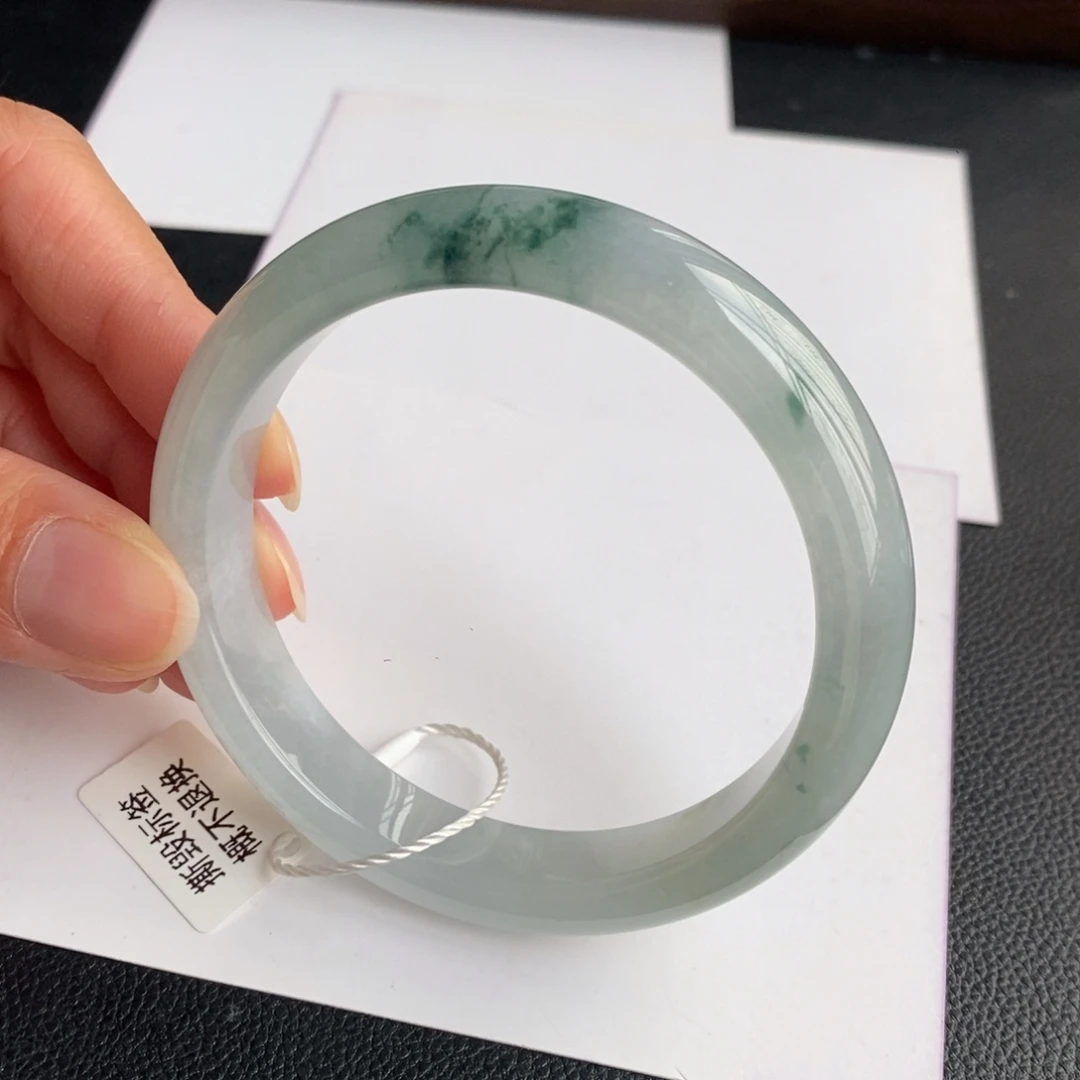 嗯****翡翠未镶嵌手镯60正圈