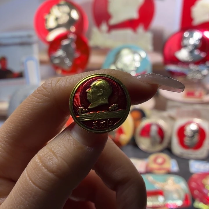 ****然爷爷像章一枚品相如图