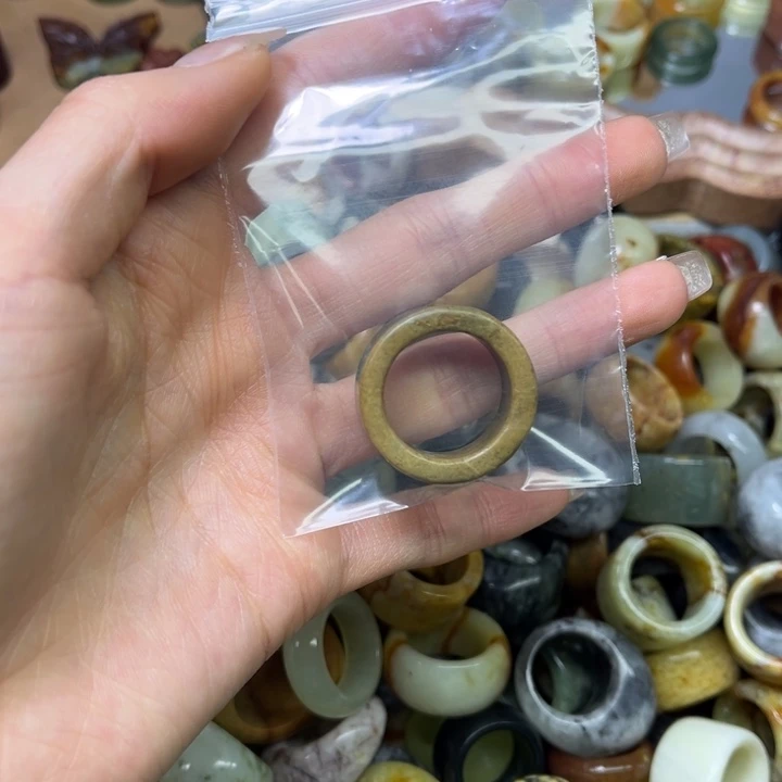 蛇纹石玉未镶嵌戒圈