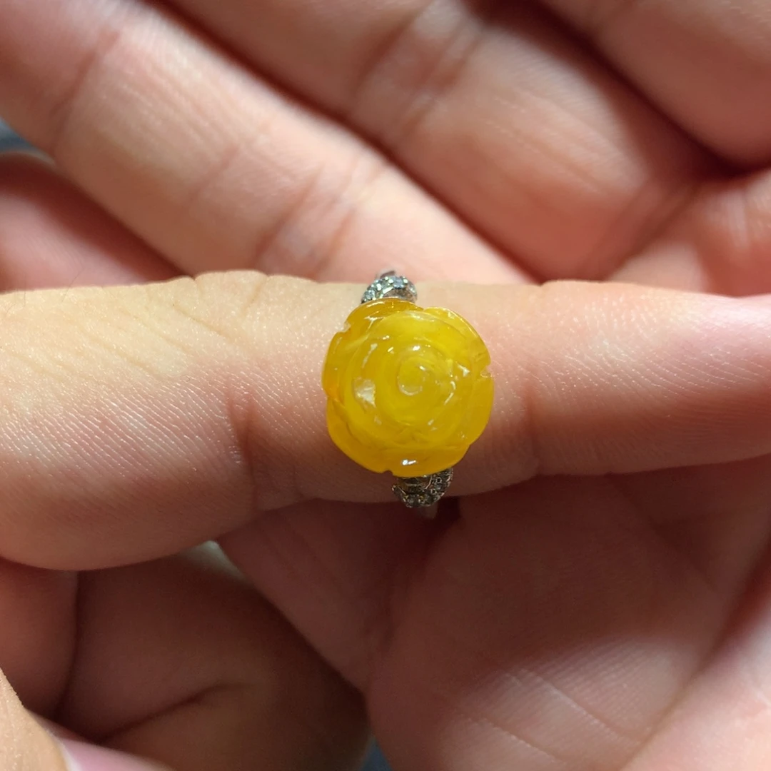 荷***花琥珀银S925镶嵌戒指
