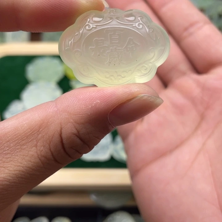 未镶嵌蛇纹石玉颈饰