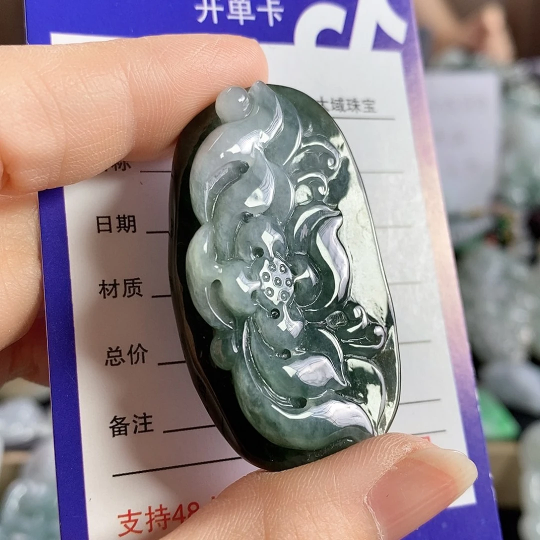 翡翠未镶嵌颈饰花牌