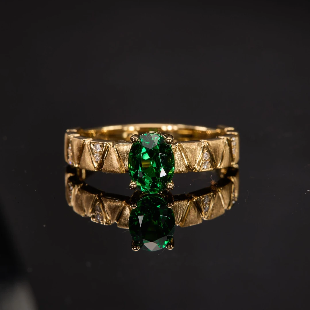 如苑珠宝18K金沙弗莱戒指/1ct+/GUILD/卡扎尼绿