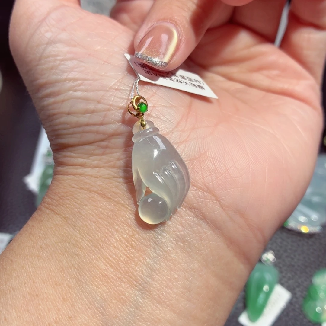 颈饰18K金镶嵌翡翠