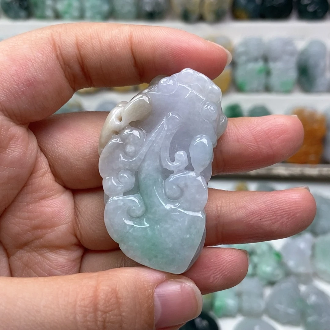 翡翠未镶嵌吊坠(赠链)口含珠