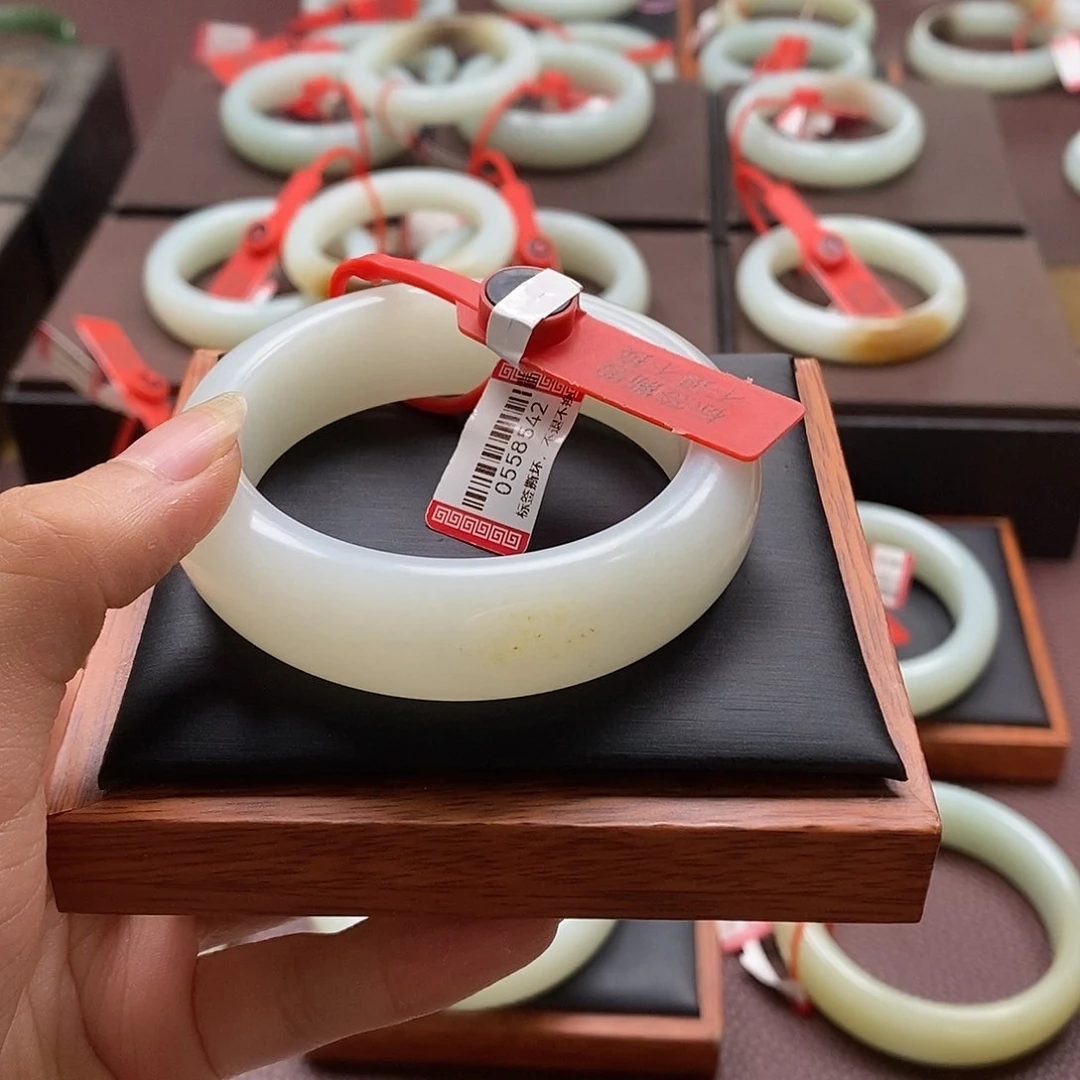 和田玉手镯未镶嵌永***光