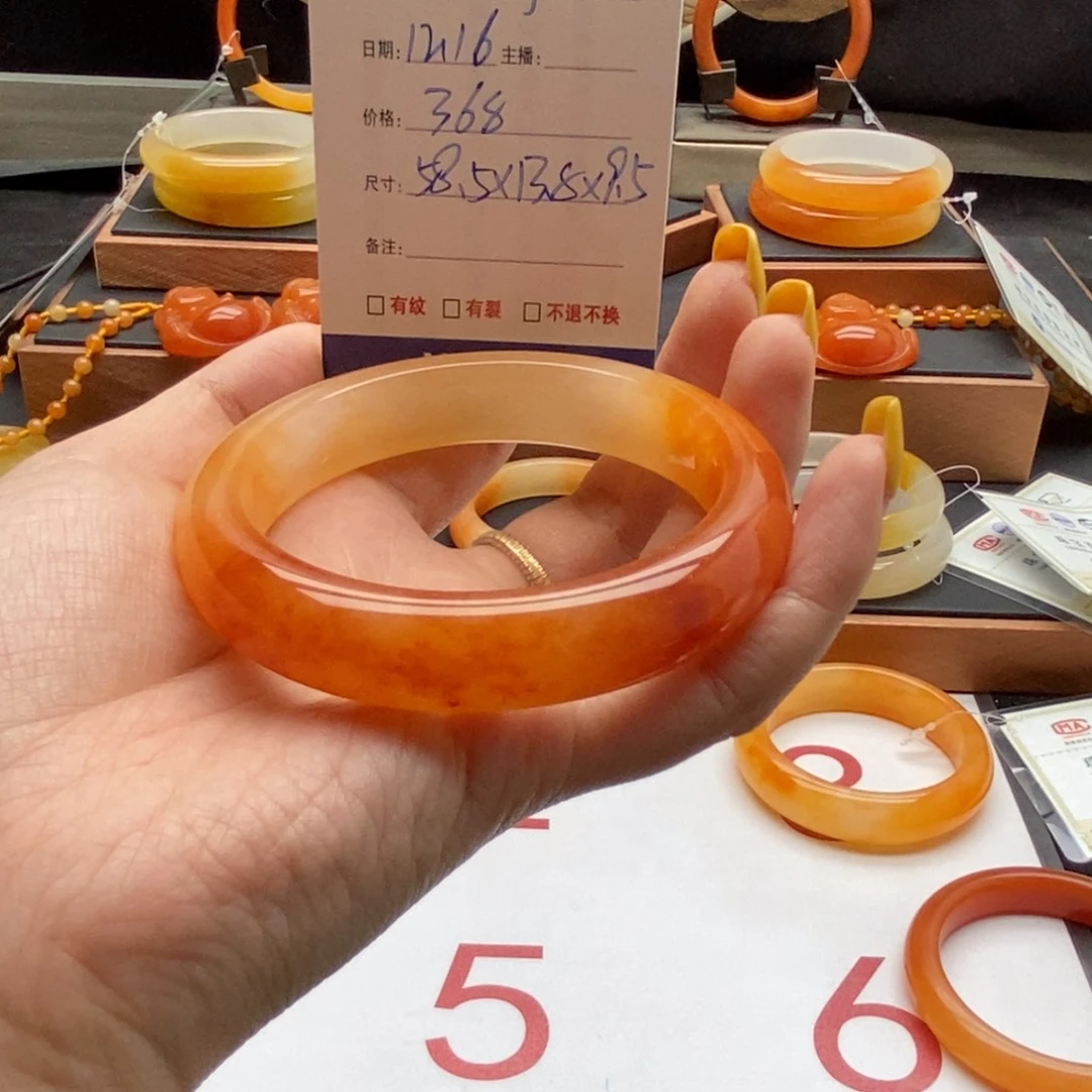 王****石英质玉（黄龙玉）未镶嵌手镯