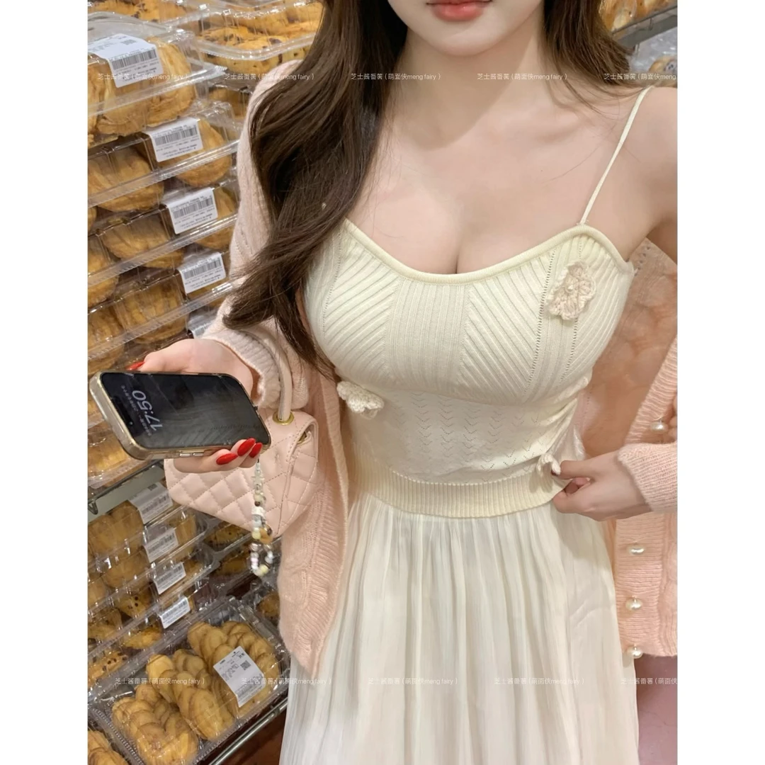萌面侠小羊【松茶吊带】手工编织吊带花朵上衣出游服装女6361套装