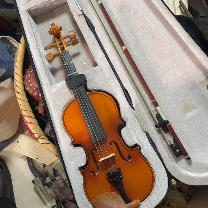 人***光香榧木摆件一个小提琴