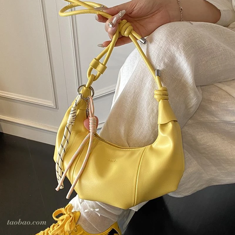 精致超火小众包包女2025新款夏天百搭斜挎包时尚单肩腋下包牛角包