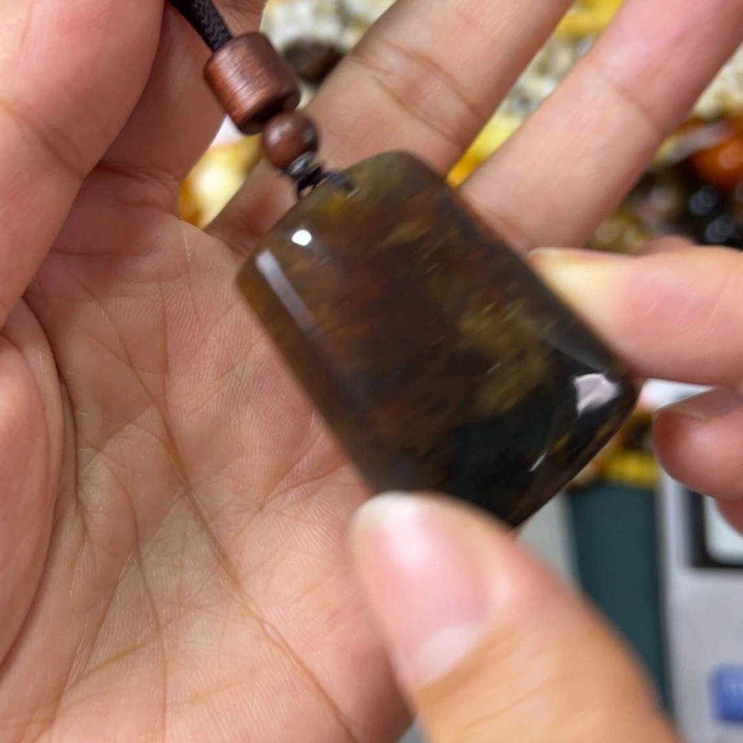 未镶嵌琥珀珠宝奇石655