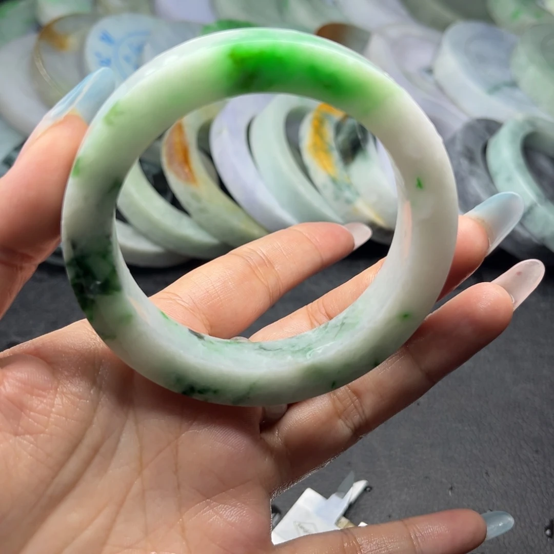 定制翡翠未镶嵌翡翠手镯