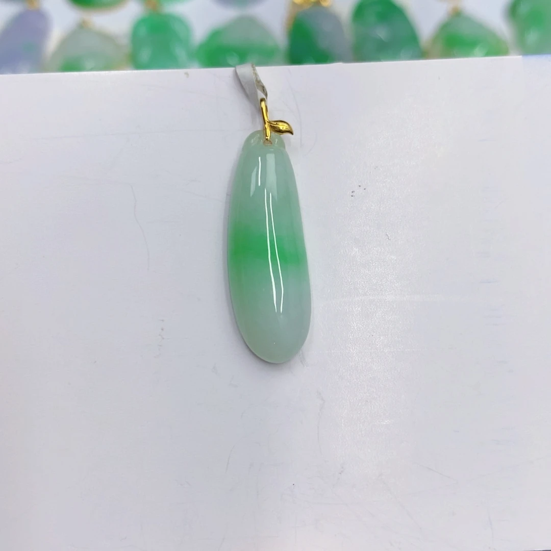 翡翠18K金镶嵌颈饰翡翠