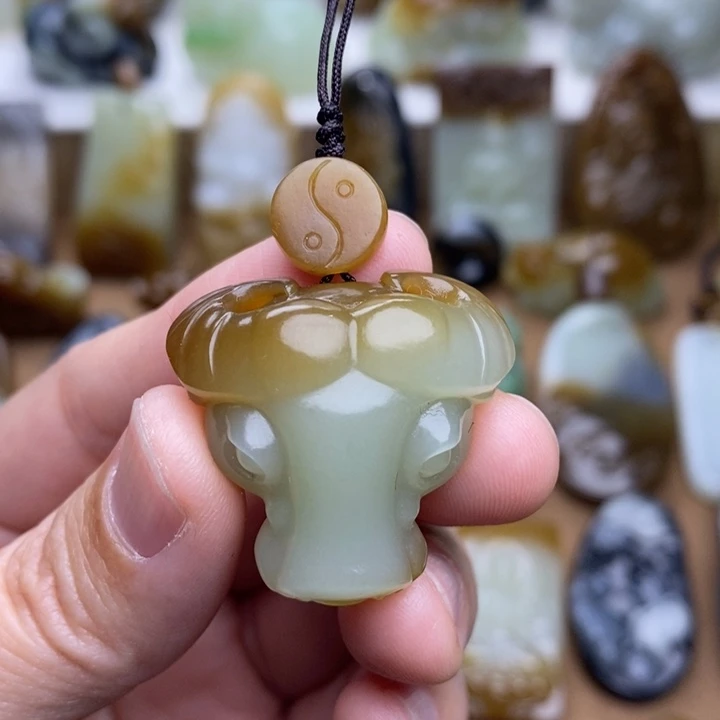 和田玉未镶嵌颈饰