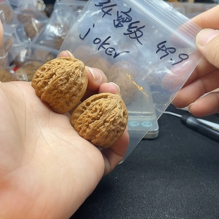 J****文玩核桃把件密纹