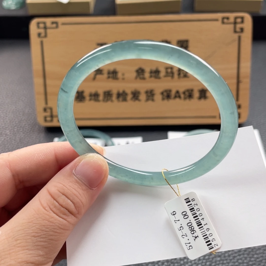 【闪购商品】未镶嵌手镯翡翠娜**样手镯