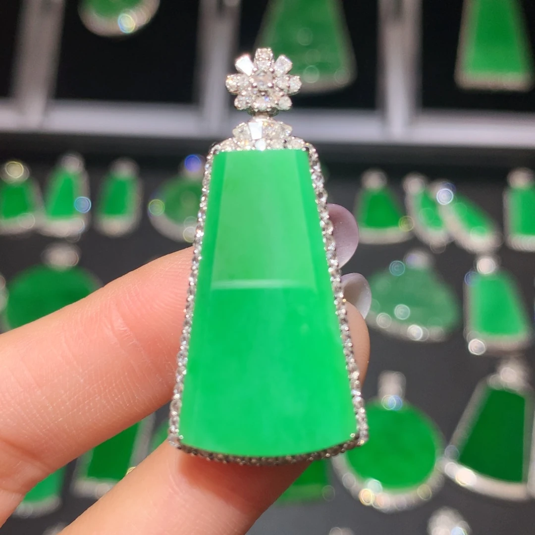 翡翠颈饰18K金镶嵌翡翠