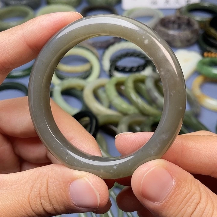 和田玉（青白玉）未镶嵌手镯52.8mm棉多有内纹水线