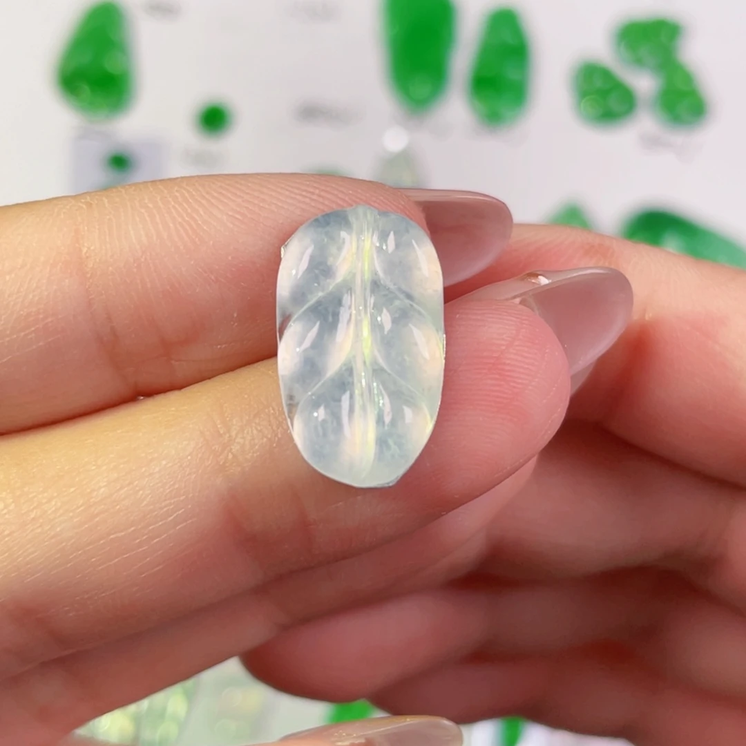 翡翠未镶嵌颈饰裸石