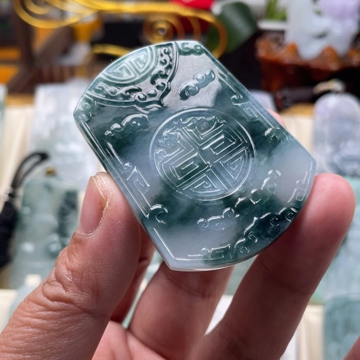 翡翠未镶嵌颈饰玉