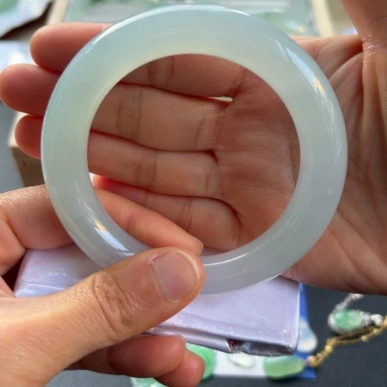 翡翠手镯未镶嵌手镯